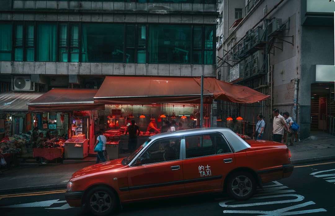 比亚迪:卷王遭围歼，旧日“屠刀”终成双刃剑？